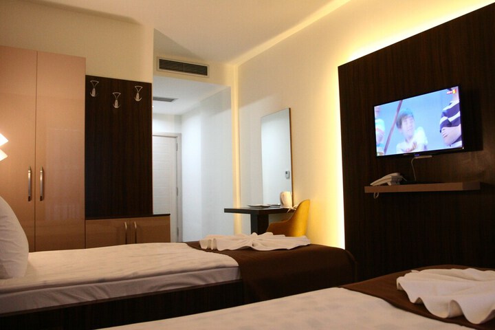 Room 15 of 74