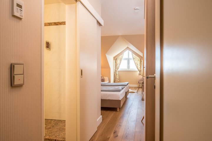 Room 11 of 70