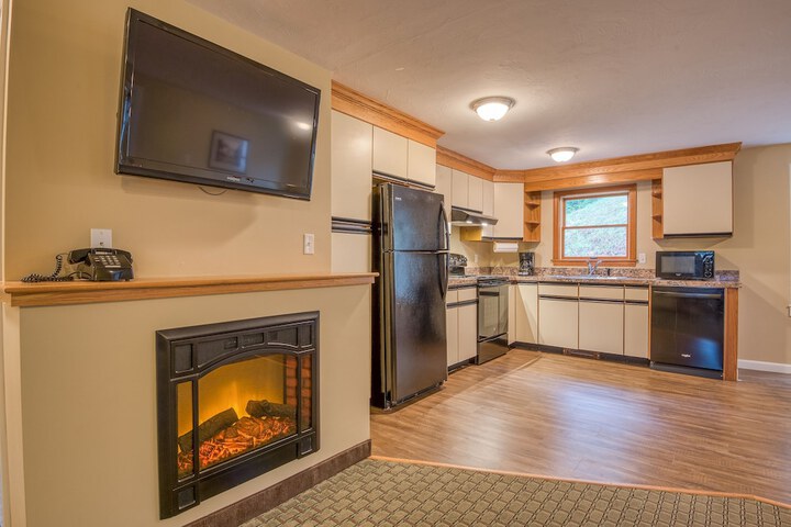 Superior King Lakeside with Shared Balcony (43 of 64)