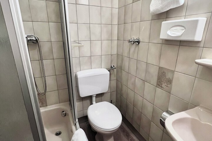 Room 104 of 169
