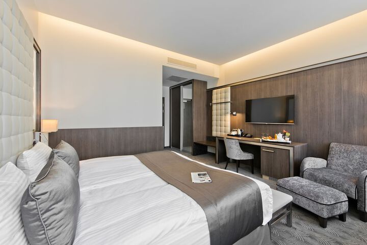 Room 8 of 70