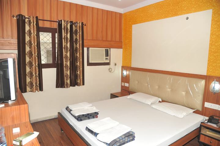 Room 16 of 34