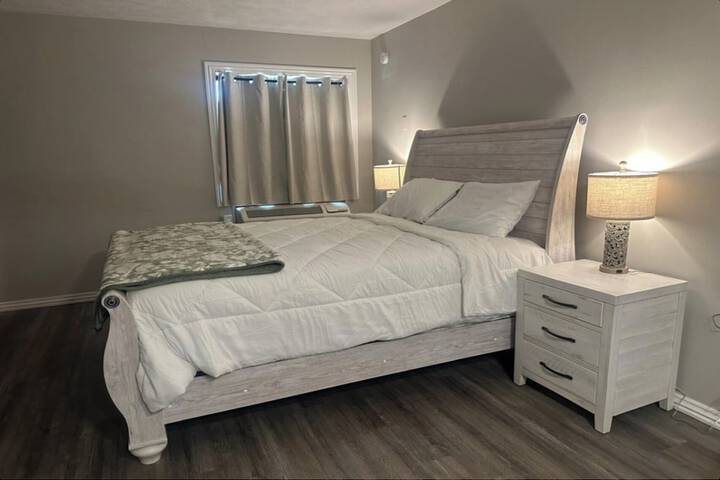 Room 4 of 16
