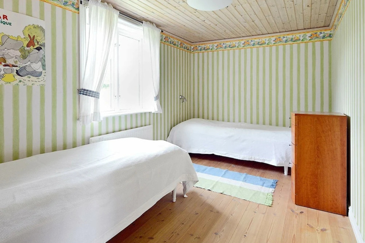 Room 5 of 11