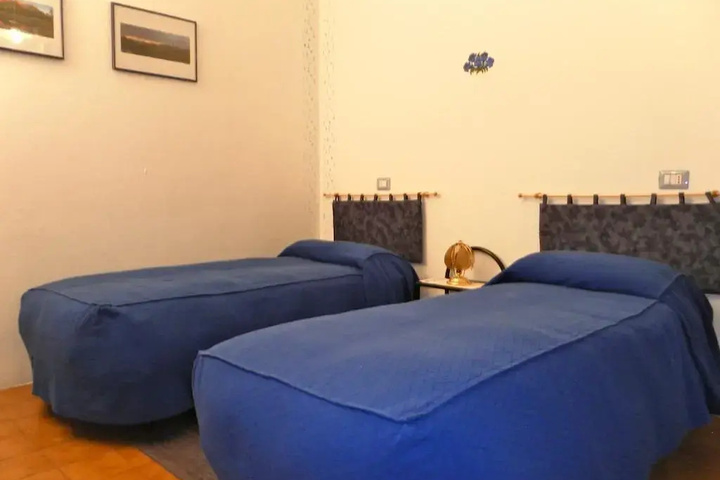 Room 7 of 8