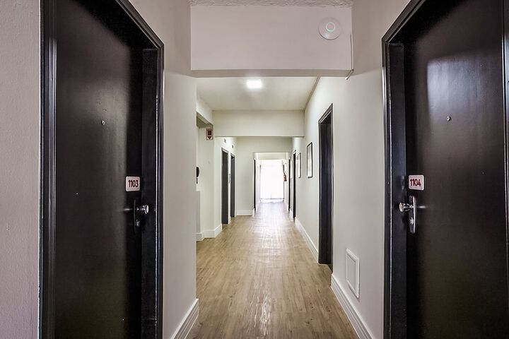 Ballroom/Hall 27 of 43