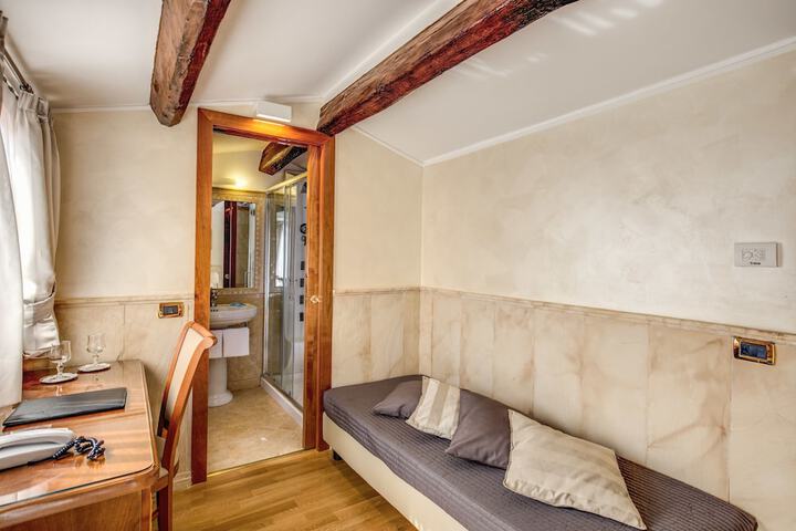 Room 8 of 26