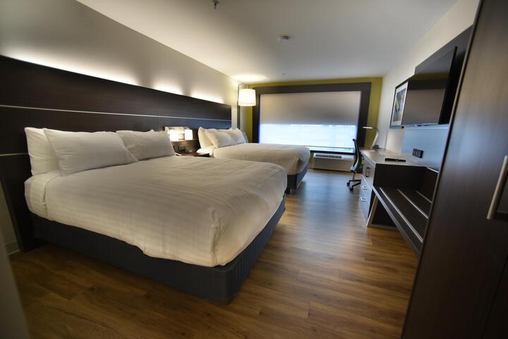 Quadruple Queen Size Bed (8 of 10)