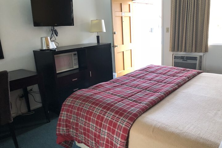 Standard | King Bed (1 of 4)