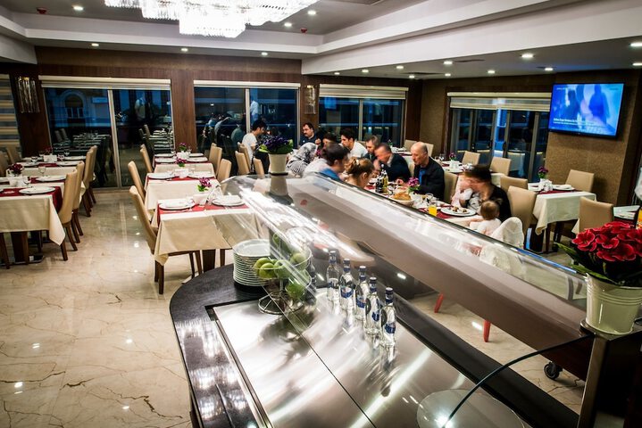 Dining 38 of 50