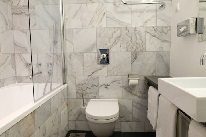 Room 80 of 115
