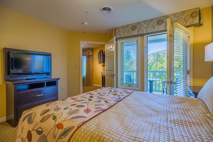 1 Bedroom Suite Queen Bed (31 of 39)