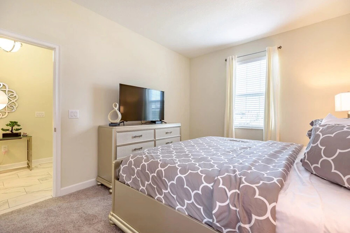Room 3 of 33