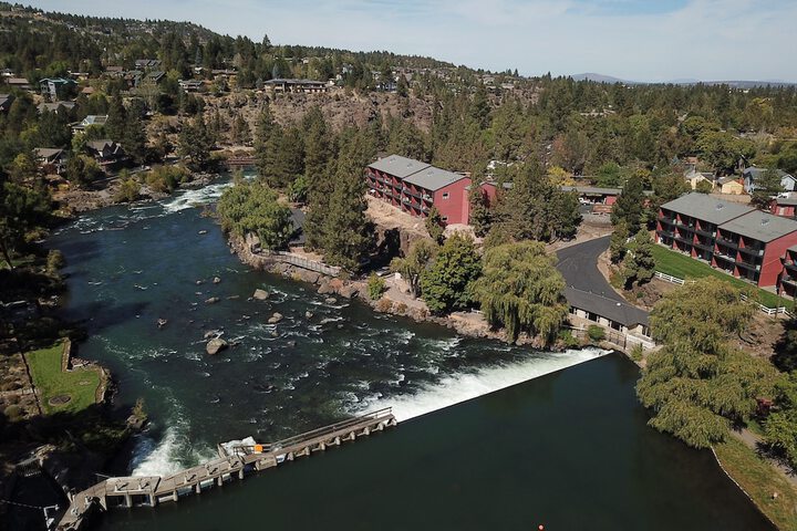 Bend Riverside Inn & Suites
