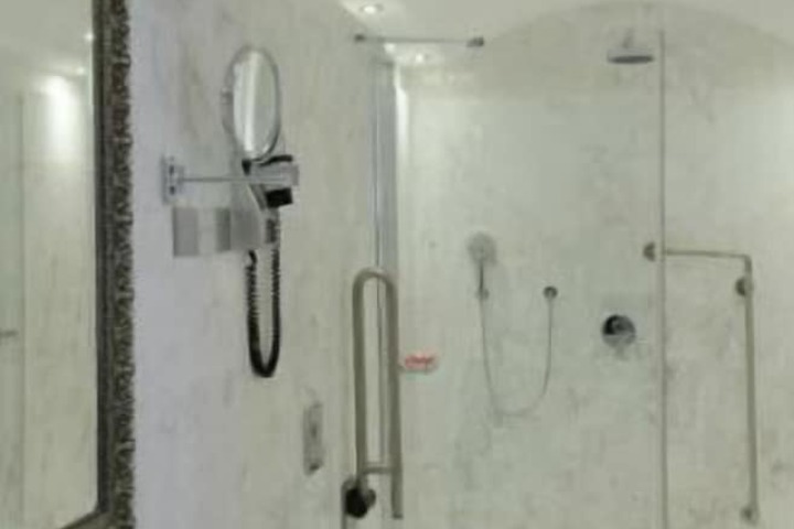 Room 11 of 30