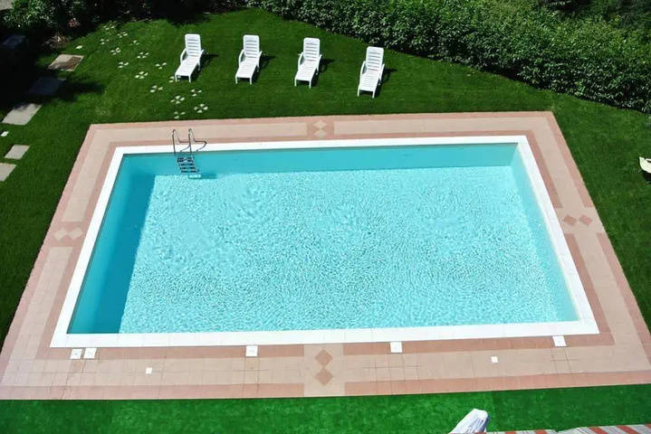 Pool 16 of 25