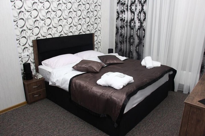 Room 12 of 33