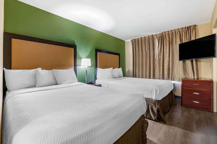 Deluxe Studio Double Bed Accessible (10 of 15)