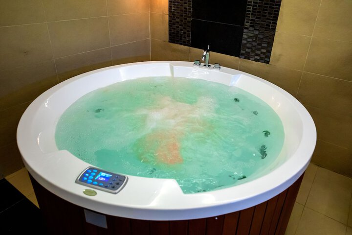 Hot Tub 48 of 70