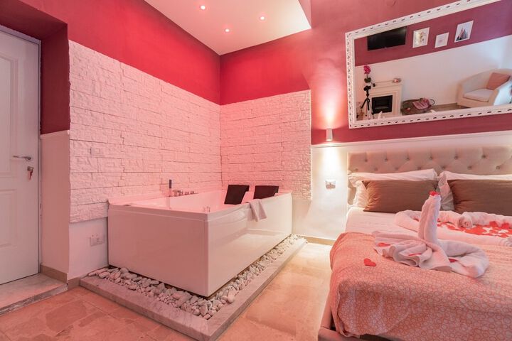 Room 8 of 28
