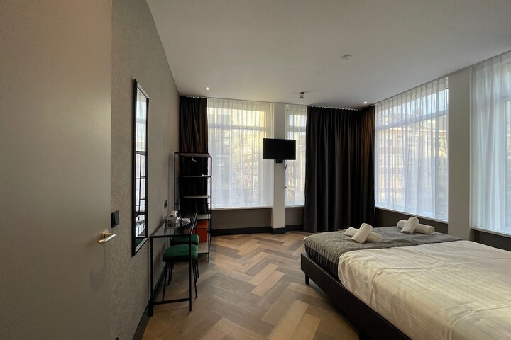 Room 27 of 52
