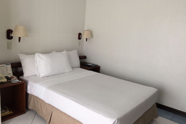 Room 9 of 39