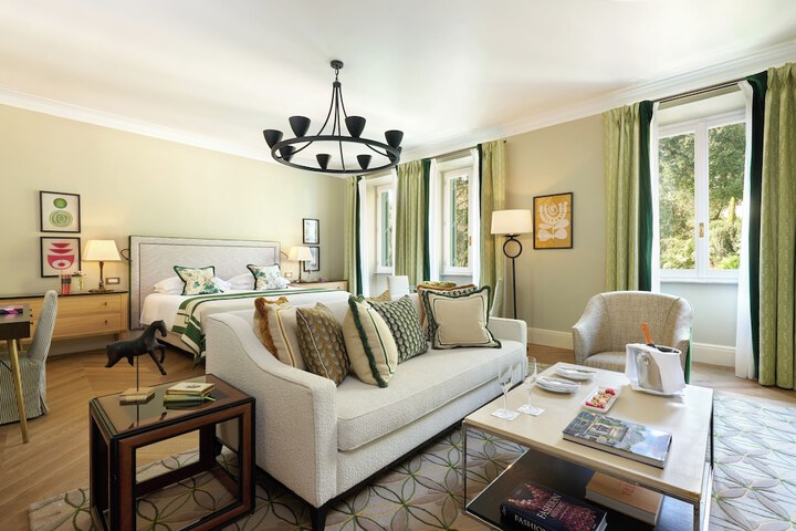 Room 221 of 533