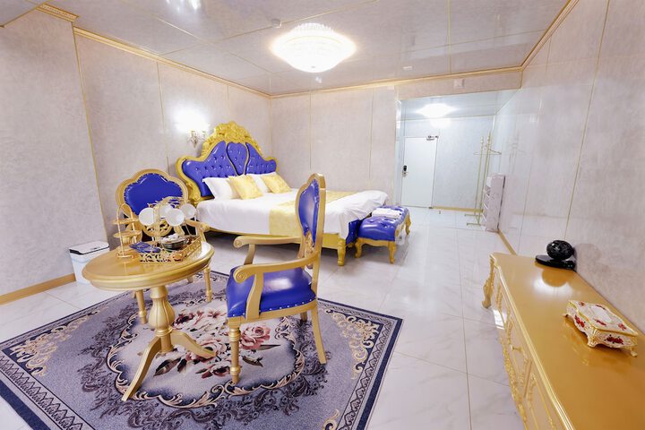Room 28 of 185