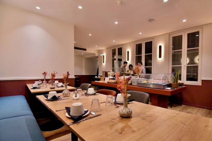 Dining 41 of 53