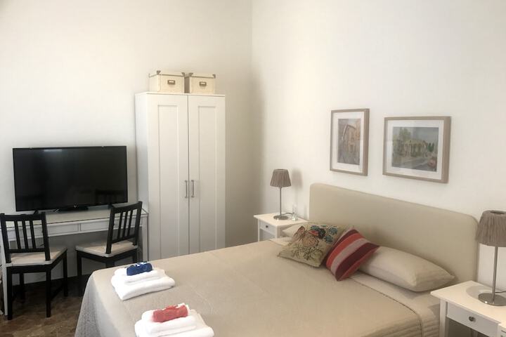 Room 7 of 104