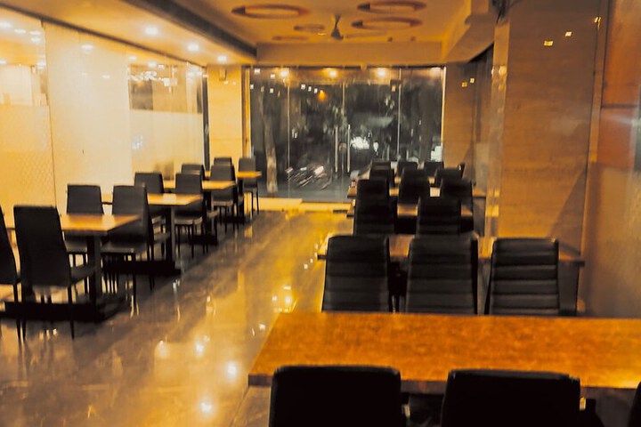 Dining 12 of 23