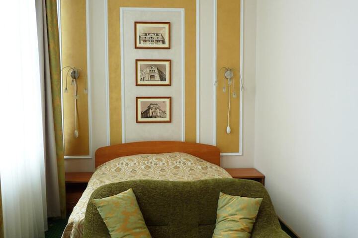 Room 21 of 43
