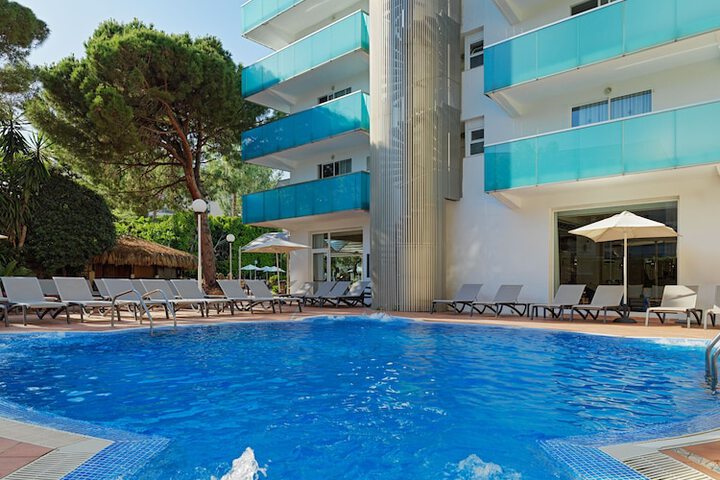 Hotel with Pool