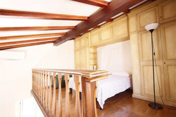 Room 12 of 28