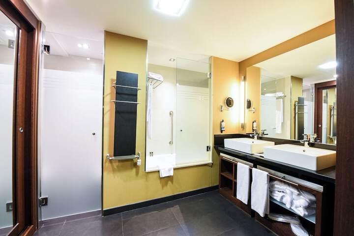 Room 52 of 113
