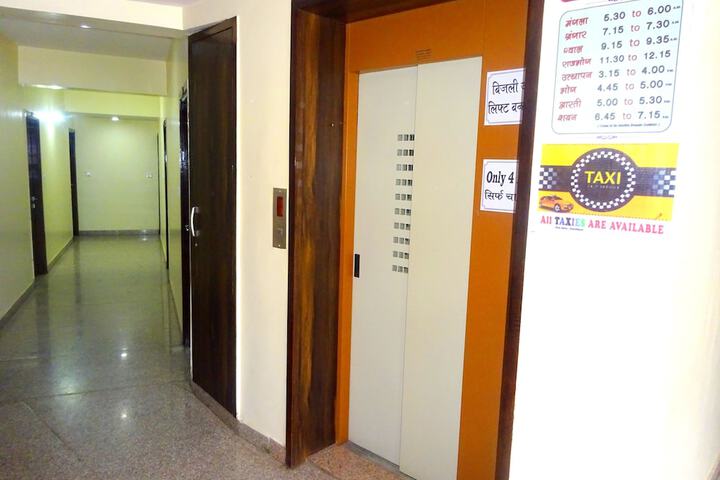 Ballroom/Hall 36 of 38