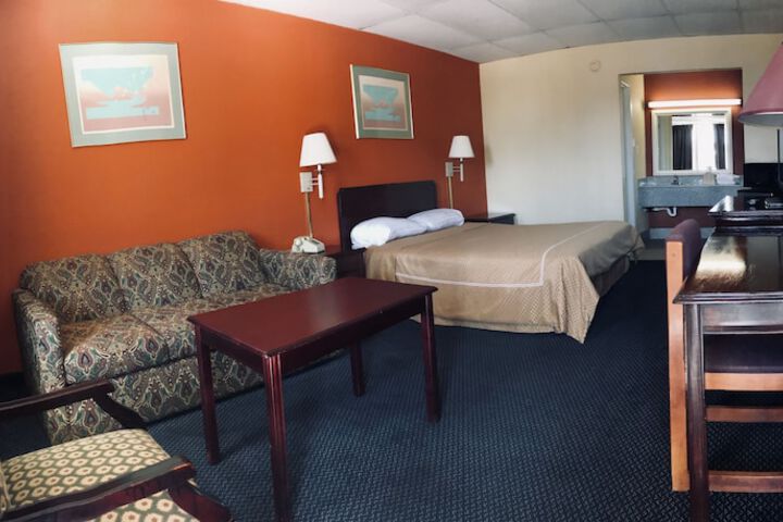 1 Queen Bed (16 of 19)