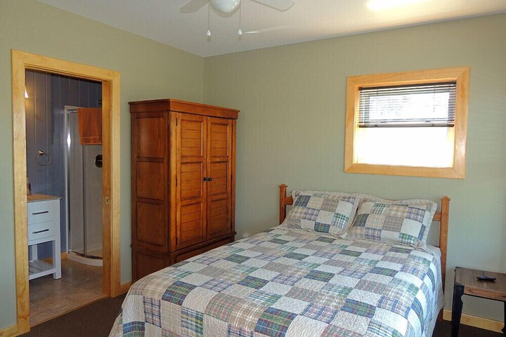 Room 100 of 338