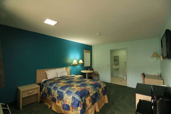 Room 12 of 22