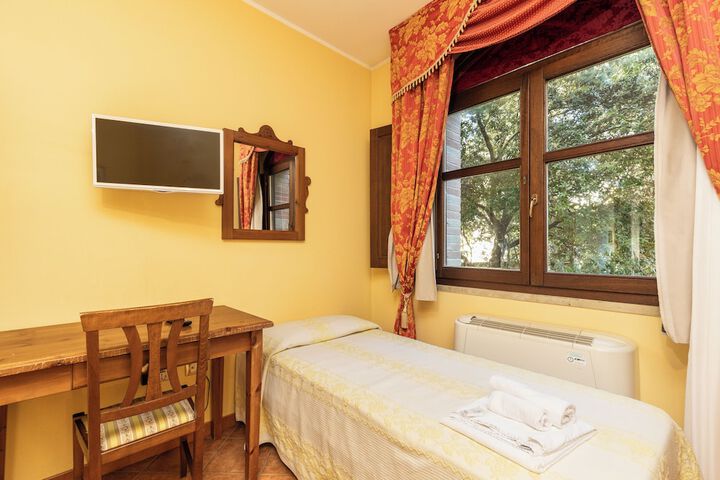 Room 10 of 49