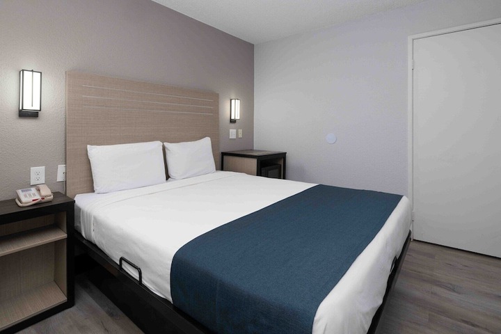 Room 6 of 23