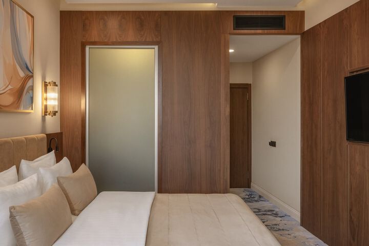 Room 52 of 155