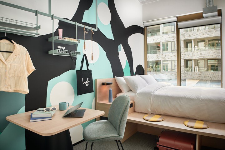 Room 14 of 42