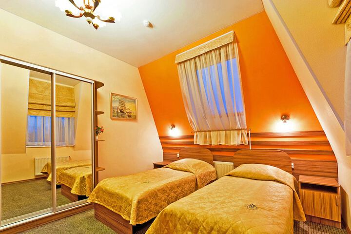 Room 3 of 164
