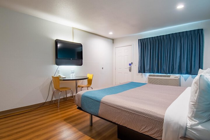 1 King Bed Refrigerator (10 of 14)