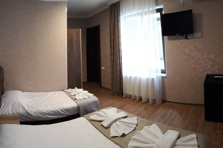 Room 9 of 34