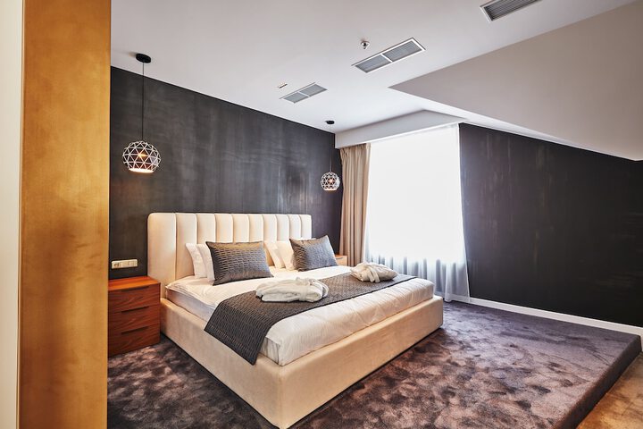 Room 9 of 93