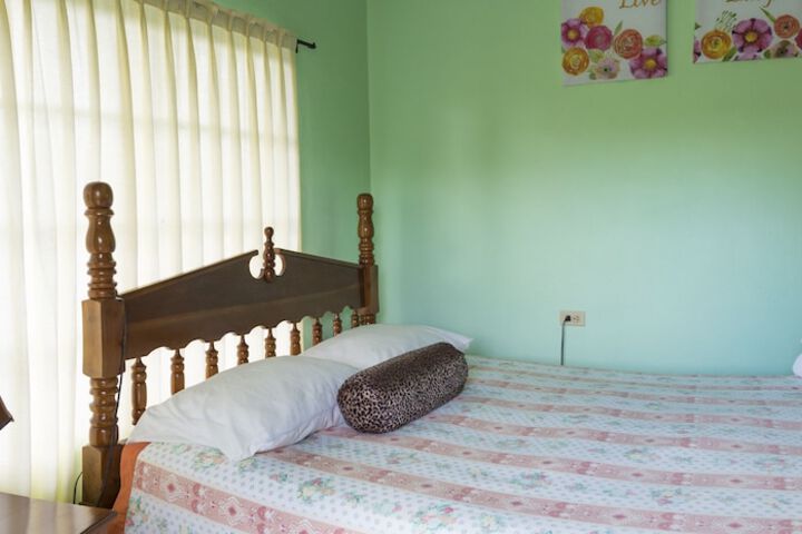 Room 5 of 18