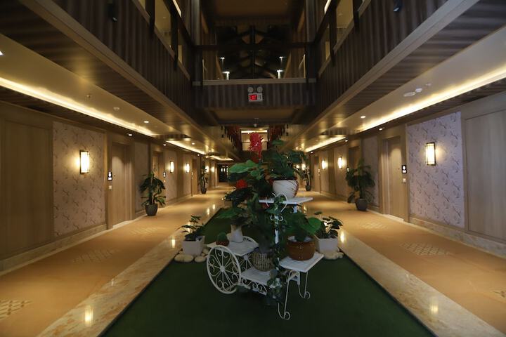 Room 9 of 34