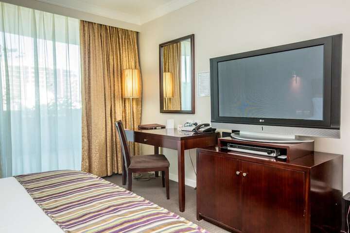 Room 6 of 38